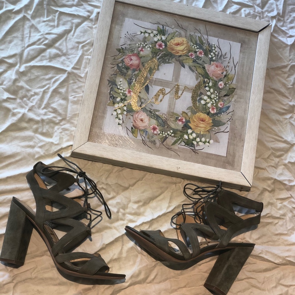 Heels - Picture 2 of 5